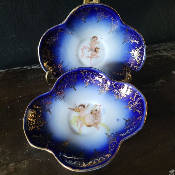 Pair of Antique Victoria Carlsbad Dishes Cherub Flow Blue with Gold Detailing - Picture 1 of 7